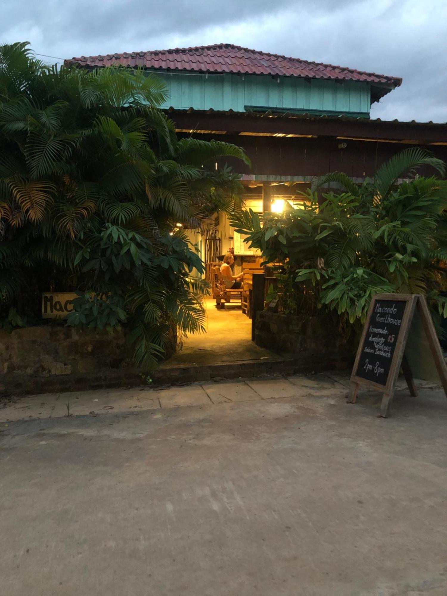 Macondo Mpai Bay 코롱 산로엠 외부 사진